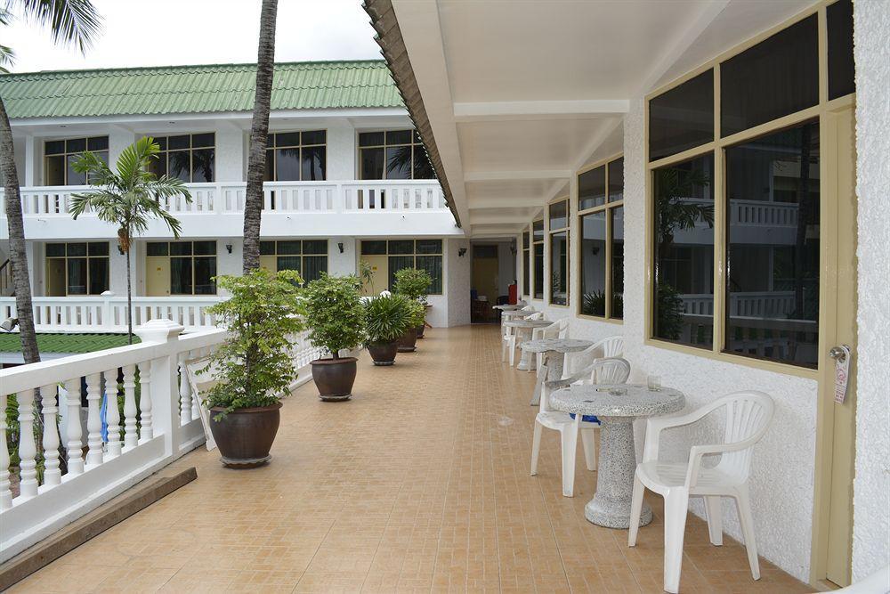 The Expat Hotel Patong Exterior foto