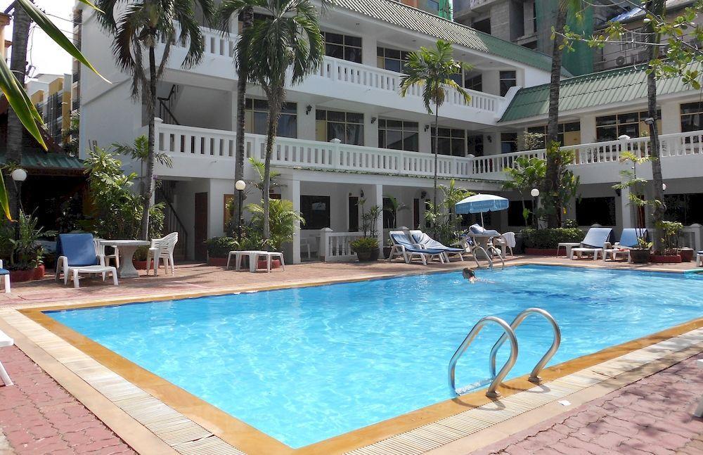 The Expat Hotel Patong Exterior foto