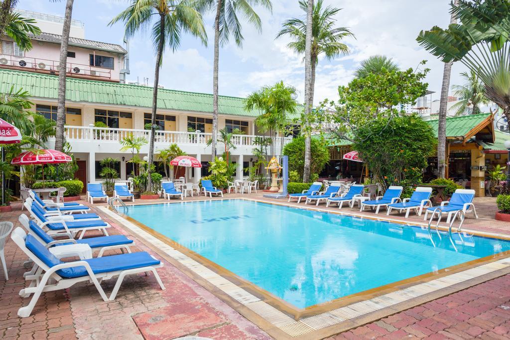 The Expat Hotel Patong Exterior foto