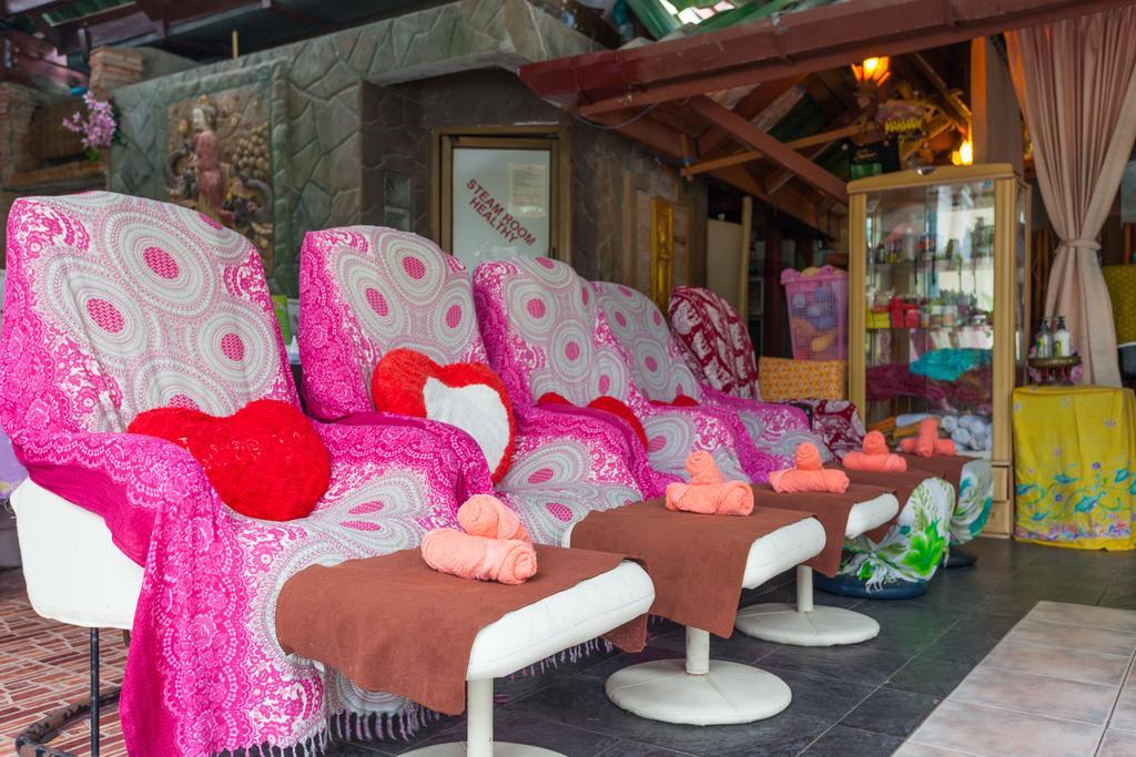 The Expat Hotel Patong Exterior foto