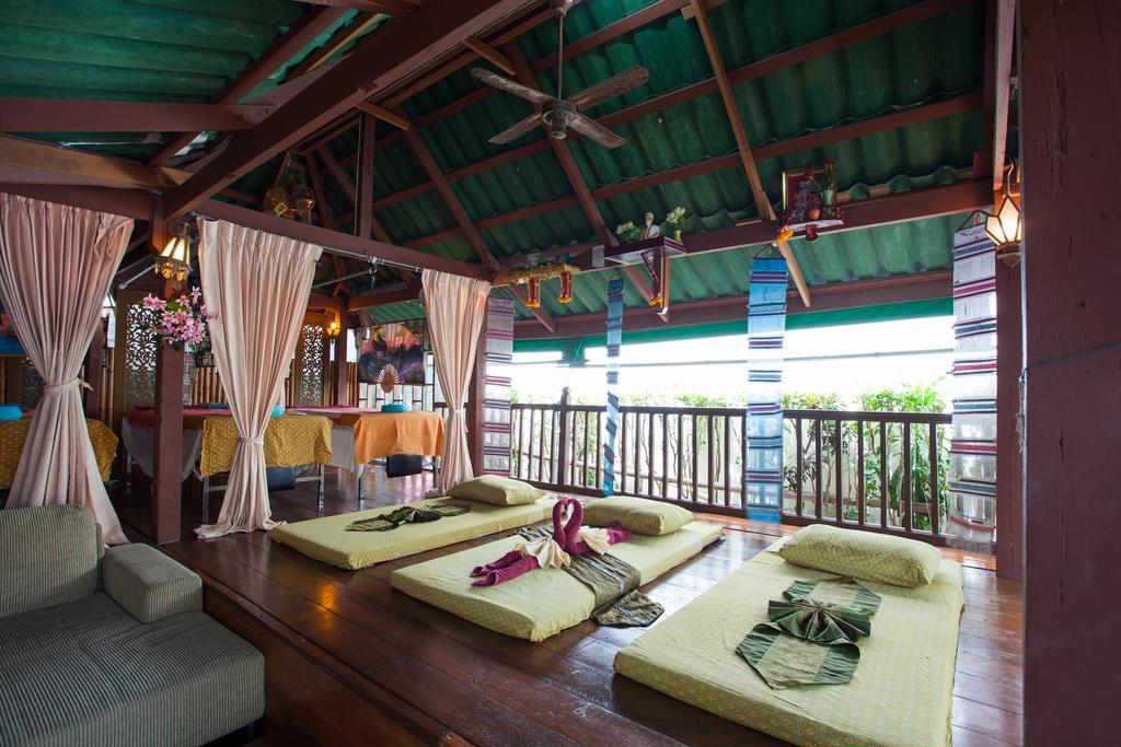 The Expat Hotel Patong Exterior foto