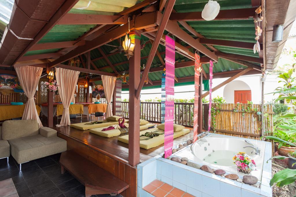 The Expat Hotel Patong Exterior foto
