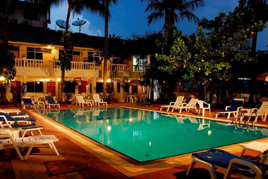 The Expat Hotel Patong Exterior foto