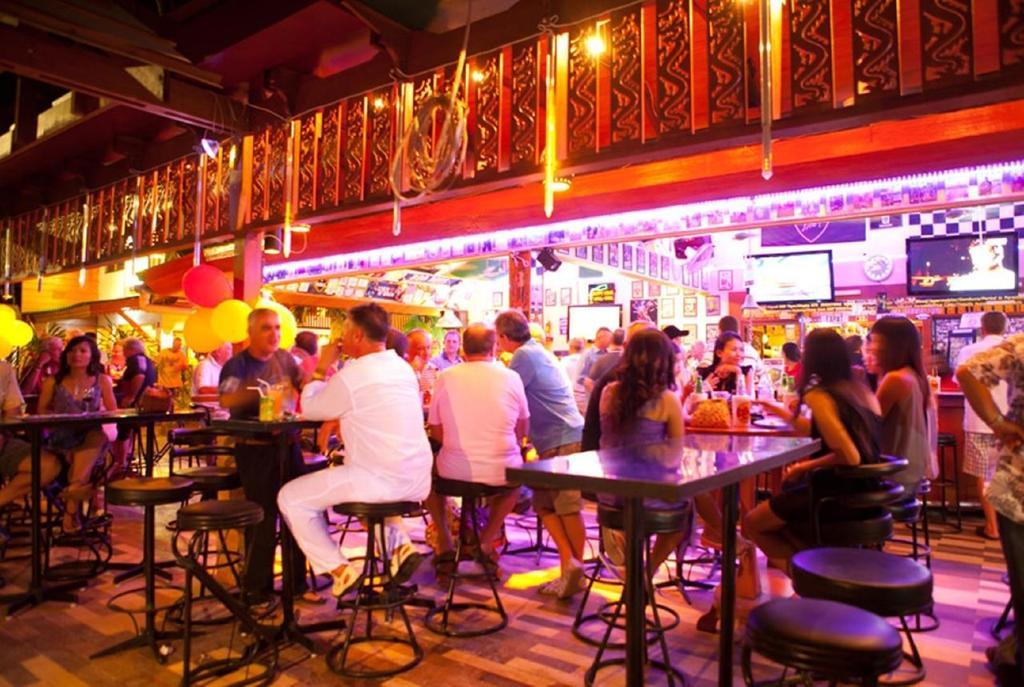 The Expat Hotel Patong Exterior foto