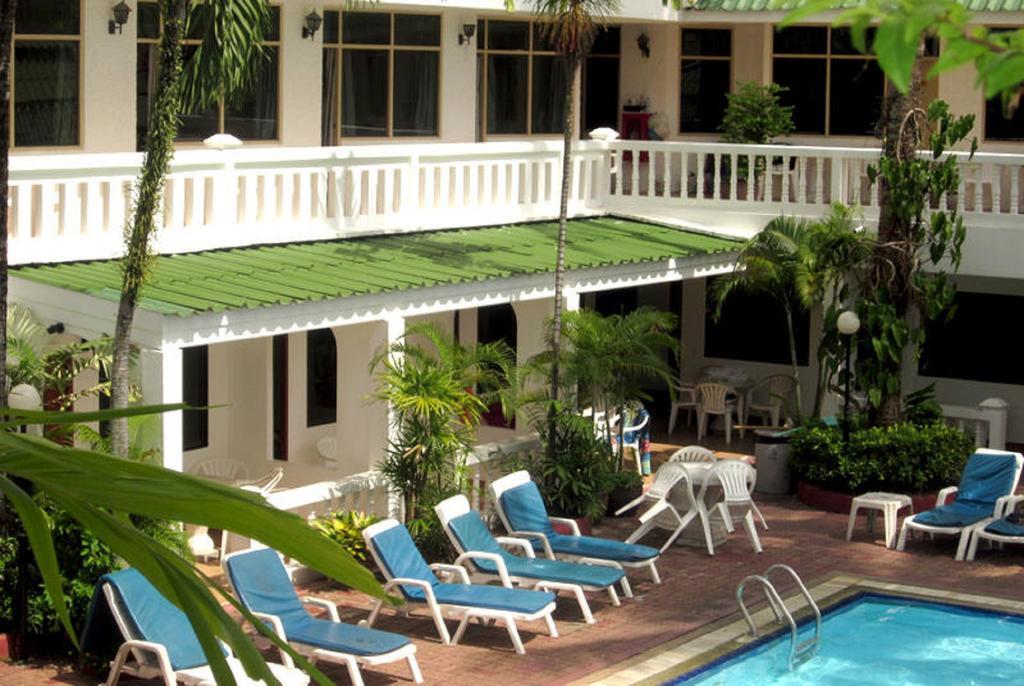 The Expat Hotel Patong Exterior foto
