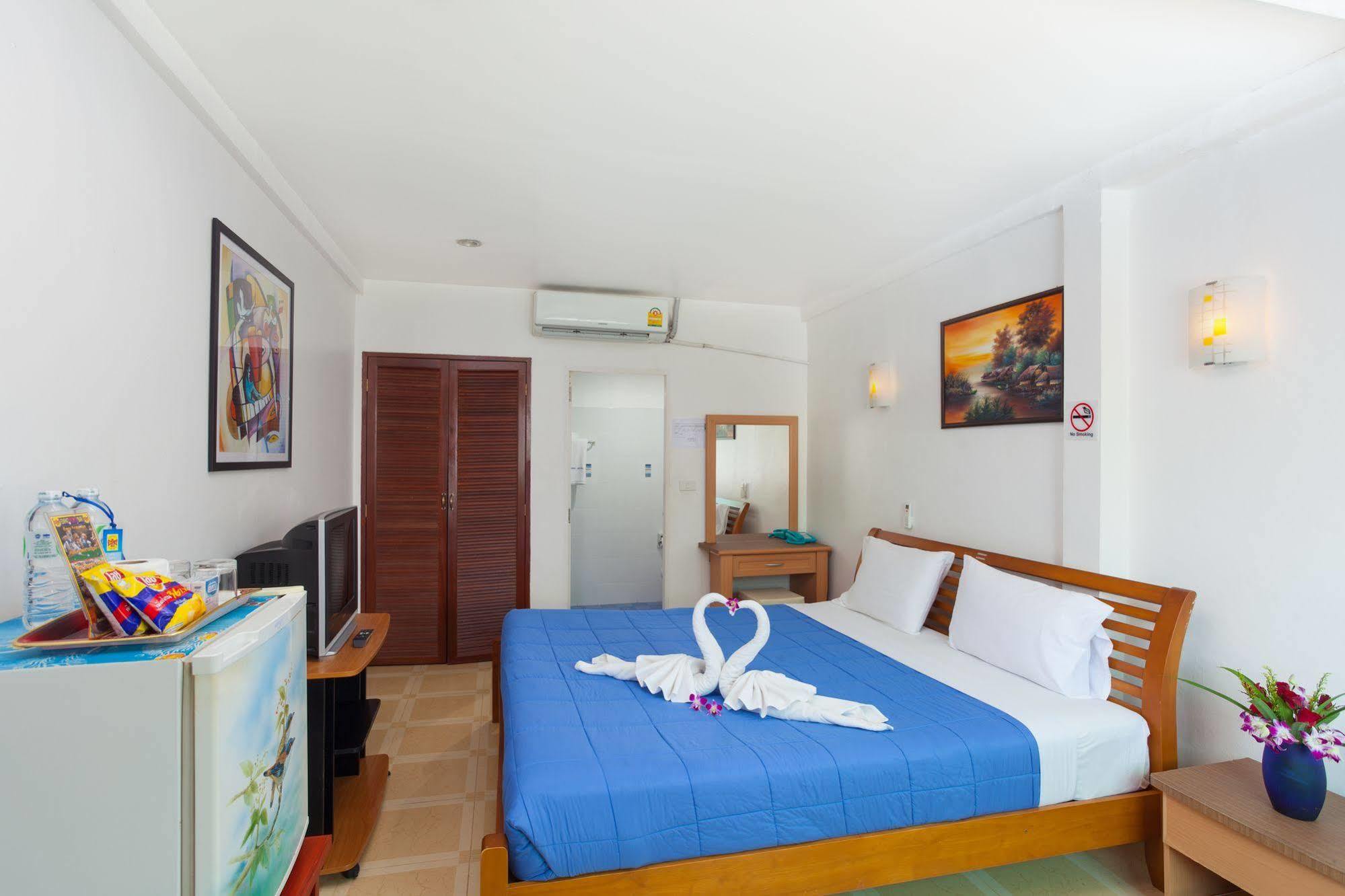 The Expat Hotel Patong Exterior foto
